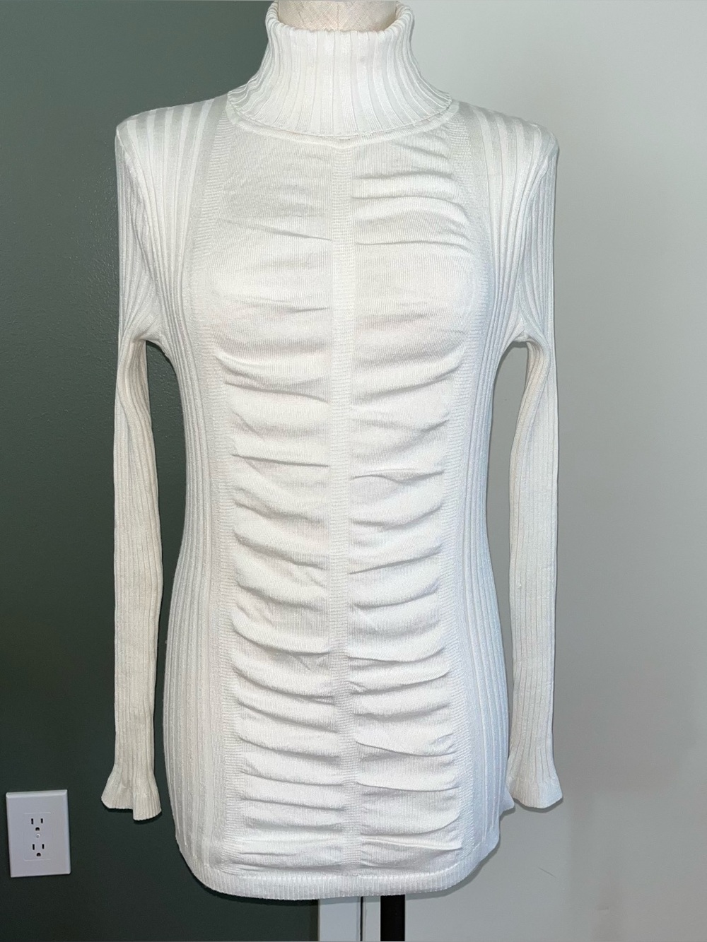 It's Our Time Vintage White Women's Turtleneck Sweater Size S